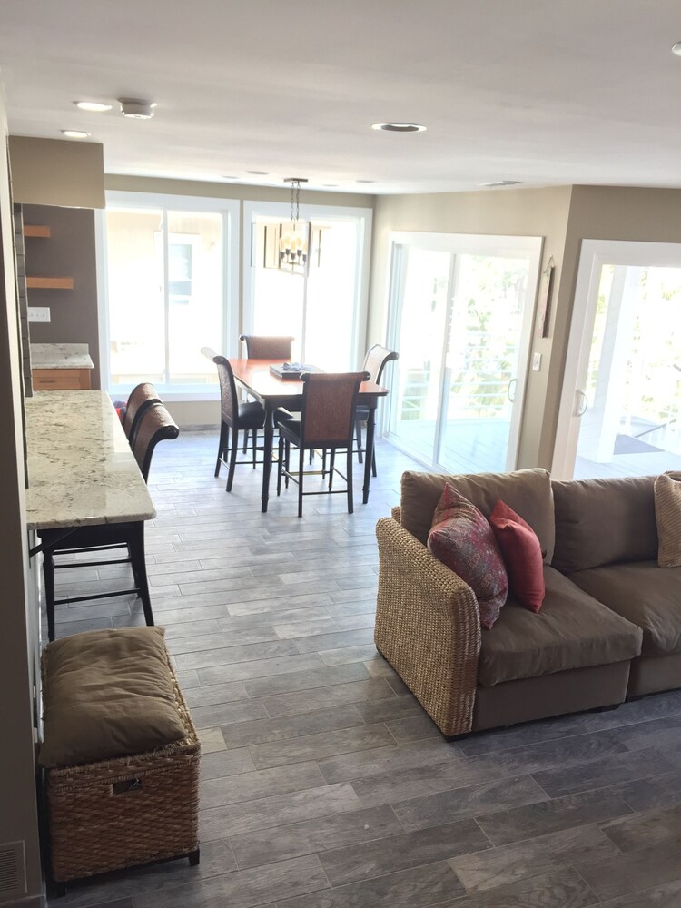 Beach Block Townhouse with NEW Everything and Sea Views