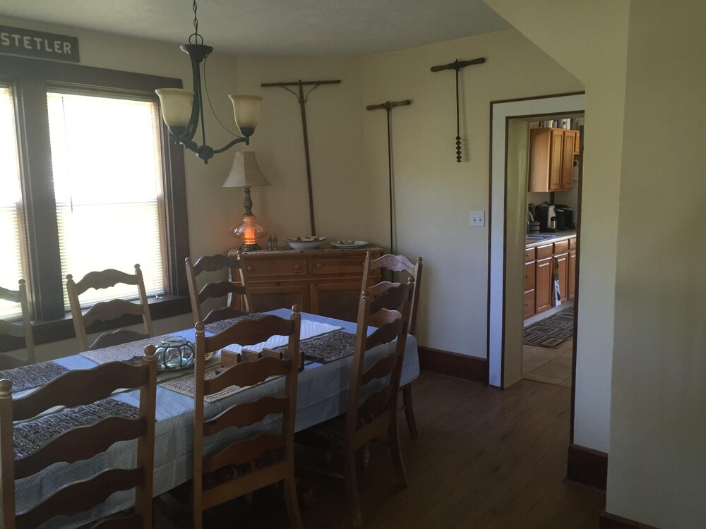 Classic Farmhouse. Sleeps 7.  One mile from 7 Springs Ski Resort!