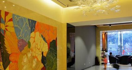 IBIS Leshan City Center Hotel