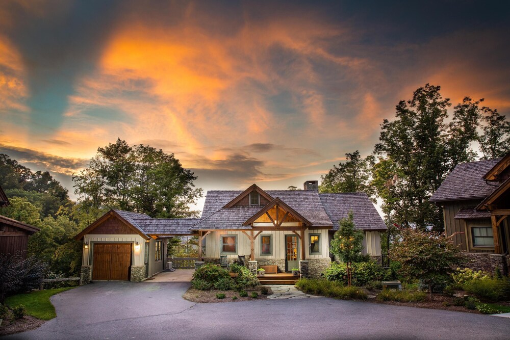 New Luxury Cottage Amazing Views Dual Mst Suites Hot Tub