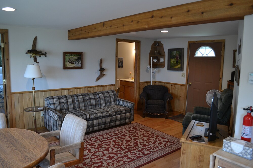 Fisherman's Cove Cabin on Middle Gresham Lake in Boulder Junction