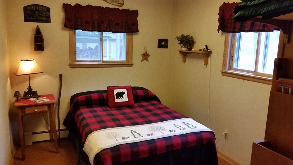 Crivitz Area Cottage on Pristine Sandstone Flowage of the Peshtigo