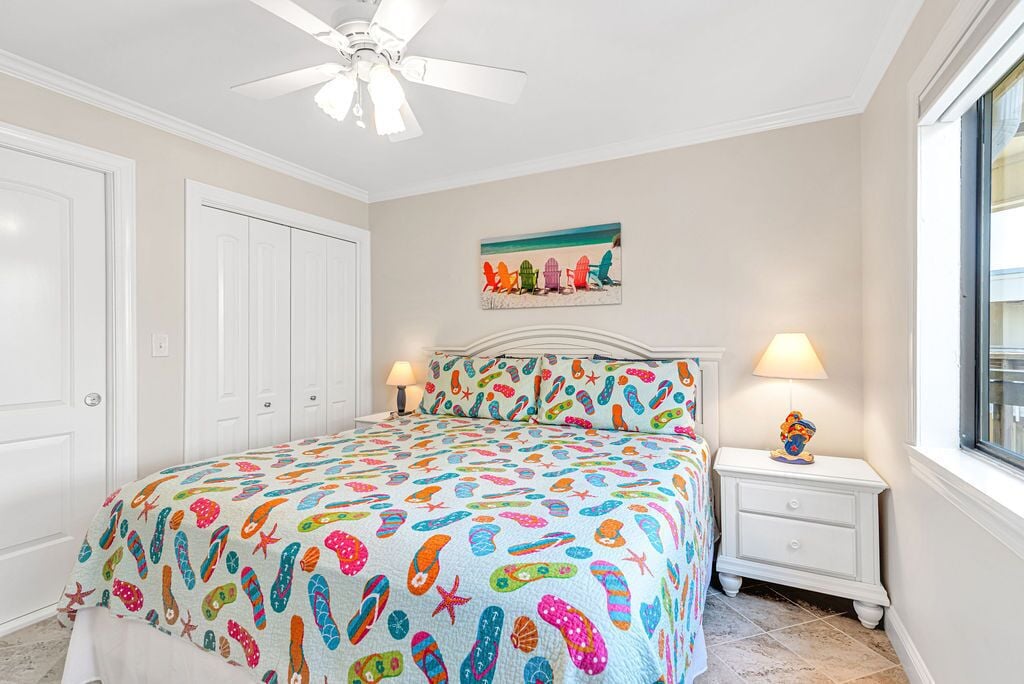 1 Bed/1 Bath ~ Top Floor Oceanfront Prime Condo ~ Elevator ~ 1302 Queens Court in Morehead City, United States