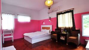 Desk, blackout drapes, rollaway beds, free WiFi