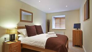 1 bedroom, premium bedding, iron/ironing board, cribs/infant beds