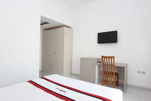Reddoorz Plus Near Rs Ugm In Sleman Cheap Hotel Deals - 