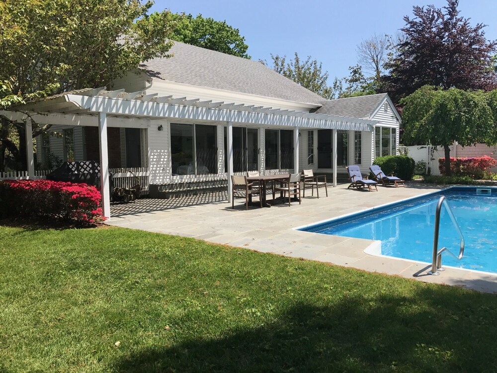 Hamptons vacation property with heated Pool and Tennis