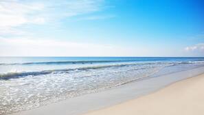 บนชายหาด, เก้าอี้อาบแดด, บาร์ริมหาด