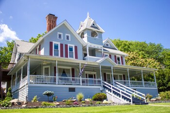 Hudson Manor Bed And Breakfast Watkins Glen Room Prices Reviews Travelocity