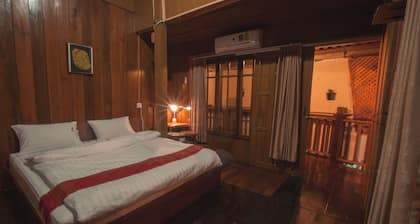 The History Cafe' & Guesthouse