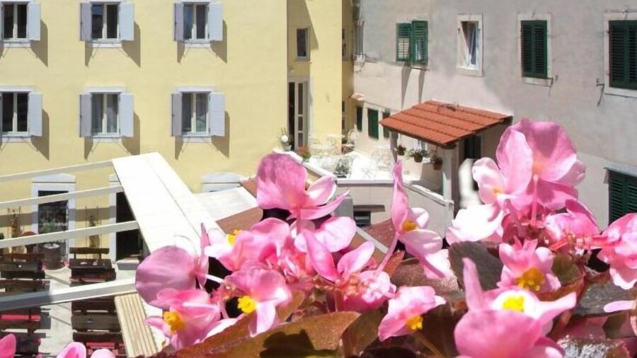 Aspalathos Residence