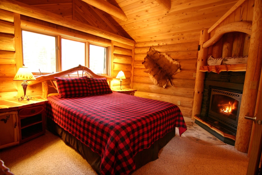 Superior Log Hideaway Secluded Log Cabin On Pristine Northern