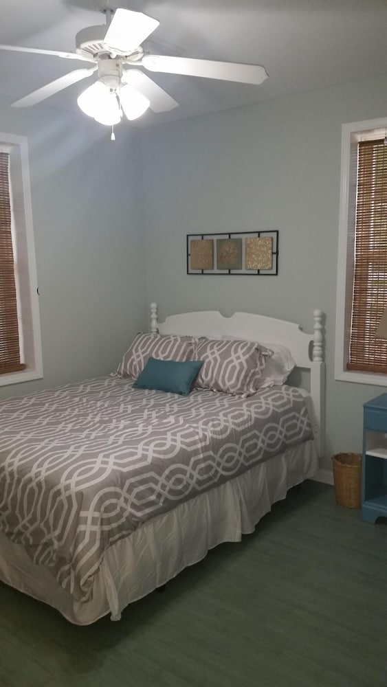 The Lake House Cottage Sleeps 5 North Lakeport Vrbo