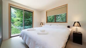 3 bedrooms, hypo-allergenic bedding, desk, soundproofing