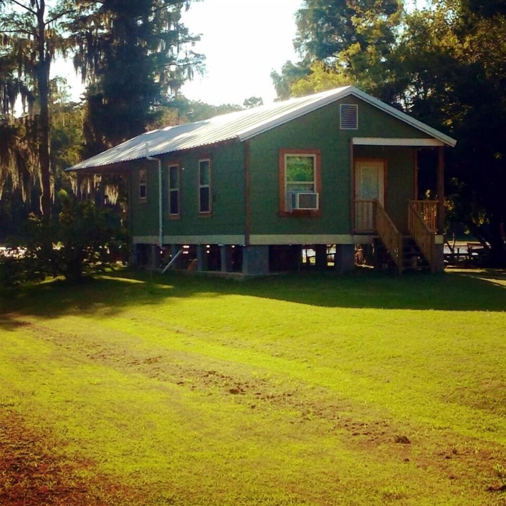 Bayou Belle Inn in Pierre Part, La sits on Belle River water frontage