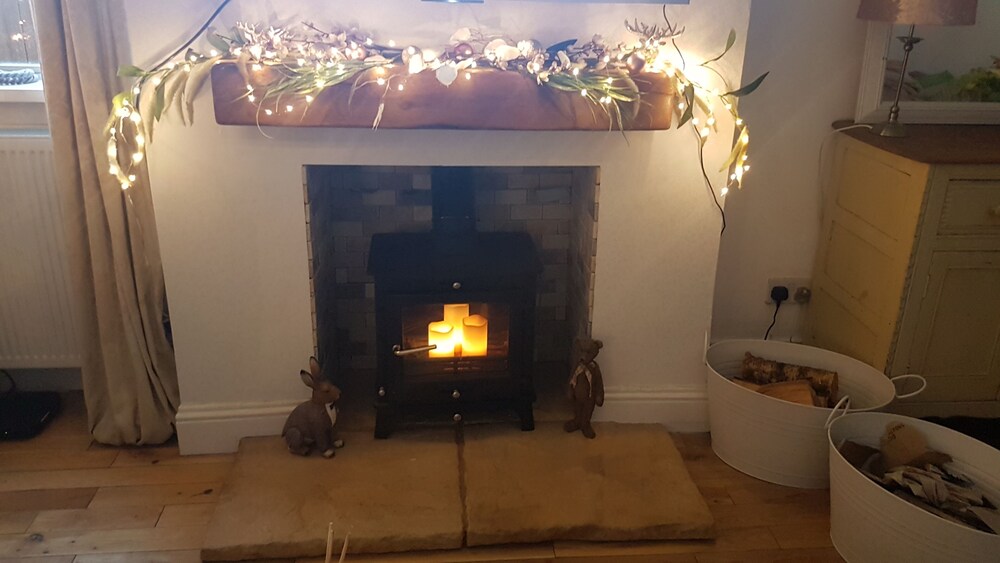 Idyllic Cosy Cottage With Log Burner And Hot Tub Loch Lomond