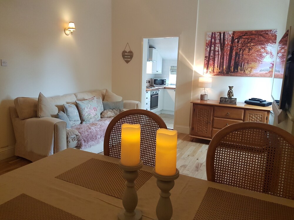 Idyllic Cosy Cottage With Log Burner And Hot Tub Loch Lomond
