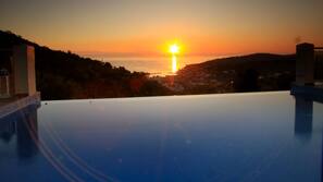 Outdoor pool, an infinity pool