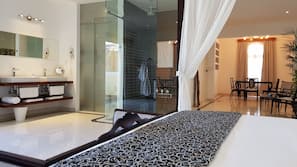 Minibar, Zimmersafe, individuell dekoriert, individuell eingerichtet