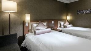 Coffre-forts dans les chambres, bureau, rideaux occultants