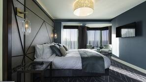 Egyptian cotton sheets, premium bedding, in-room safe, blackout curtains