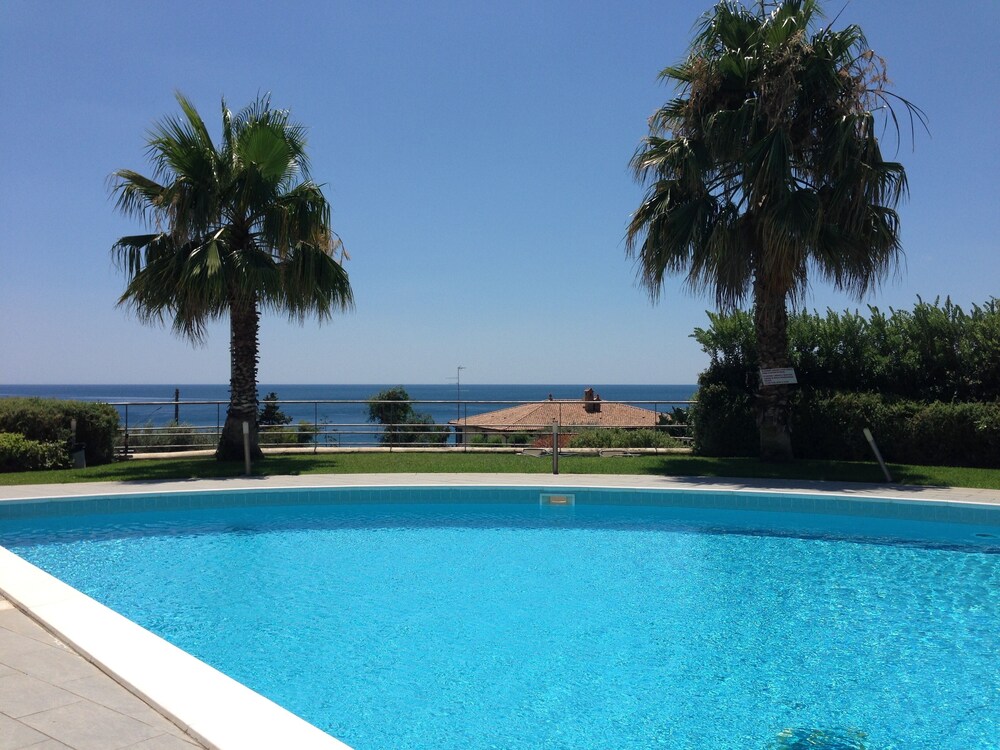 Thea House With Pool And Private Beach Access Reserved