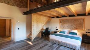 Minibar, coffre-forts dans les chambres, bureau, rideaux occultants
