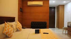 1 bedroom, minibar, rollaway beds, free WiFi