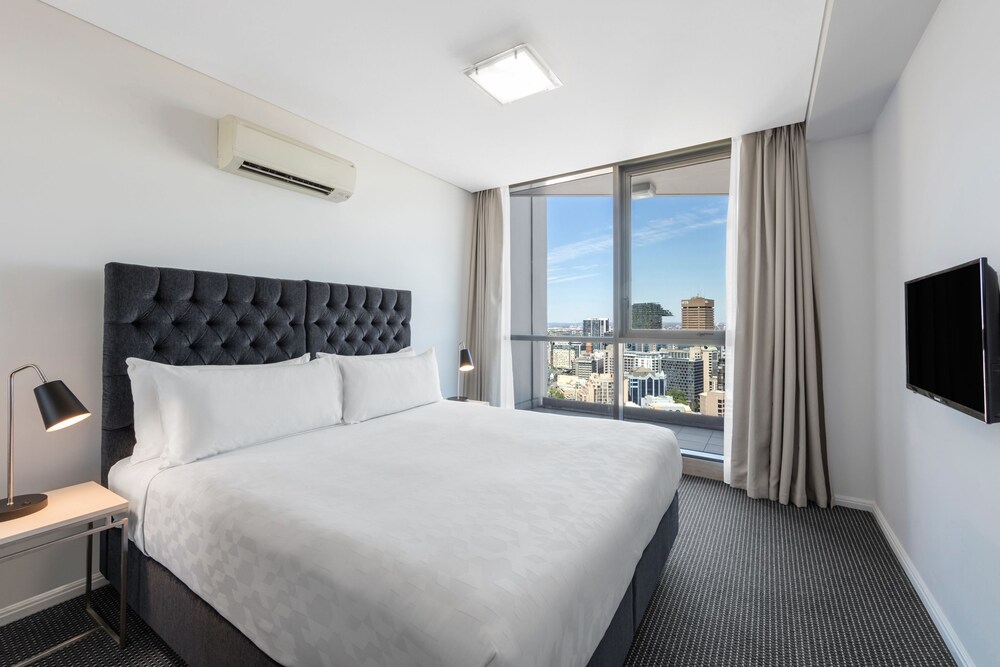 Meriton Suites Campbell Street, Sydney