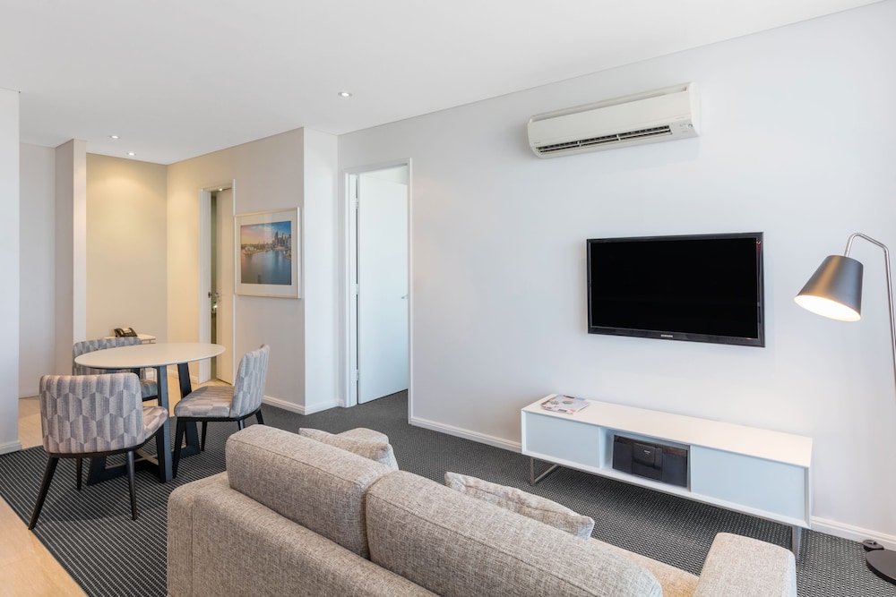 Meriton Suites Campbell Street, Sydney