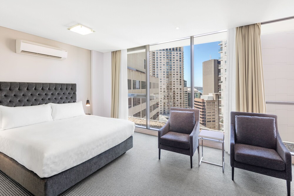 Meriton Suites Campbell Street, Sydney