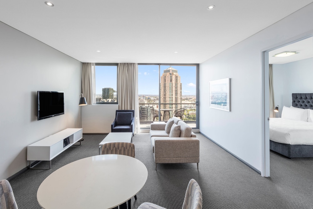 Meriton Suites Campbell Street, Sydney