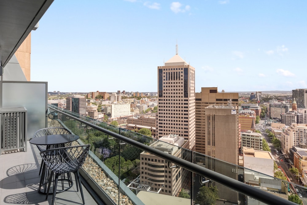 Meriton Suites Campbell Street, Sydney