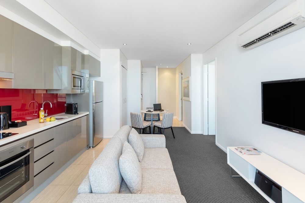 Meriton Suites Campbell Street, Sydney