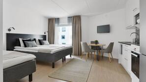 Cortinas opacas, tabla de planchar con plancha, wifi gratis