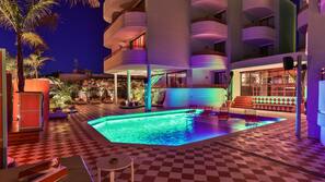 Seasonal outdoor pool