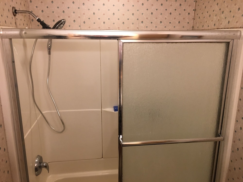 Walk to Story Land!! Updated Condo! Great Location! WiFi/TV/AC and Pool!!