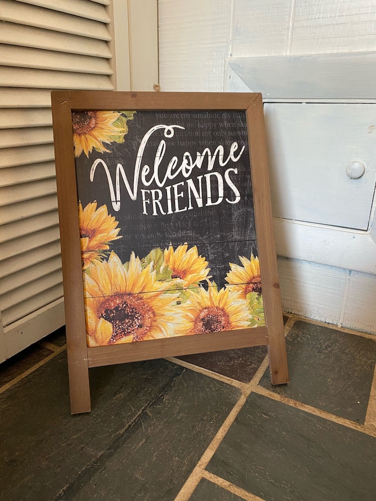 Walk to Story Land!! Updated Condo! Great Location! WiFi/TV/AC and Pool!!