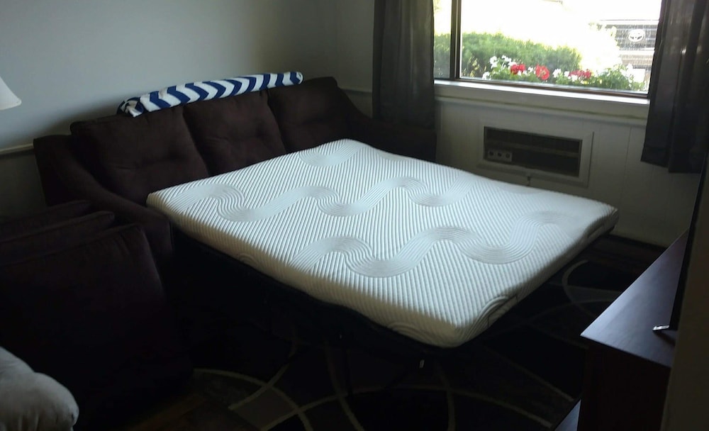 Walk to Story Land!! Updated Condo! Great Location! WiFi/TV/AC and Pool!!