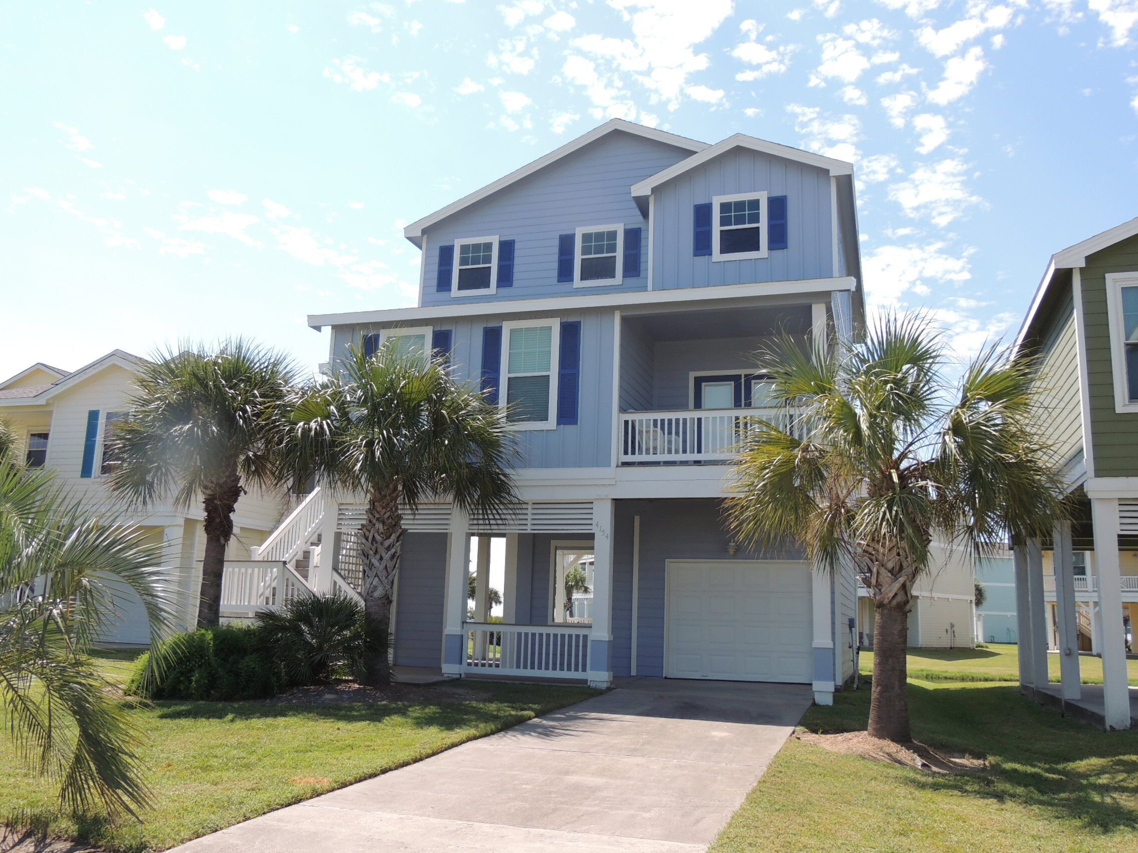 Family need a change of scenery? 100 yds to private beach/view from every window in Galveston, United States