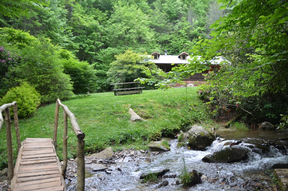 Panther Creek Cabins in Cherokee | Best Rates & Deals on ...