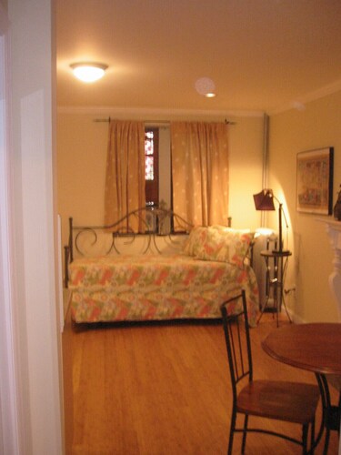 Modern Boutique Studio Apartment In Historic Harlem Brownstone