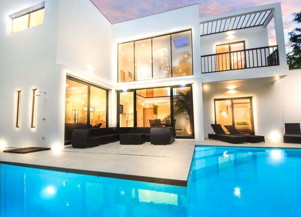 View 5 Bdr Villa, Great Location, Walk To Beach Pics