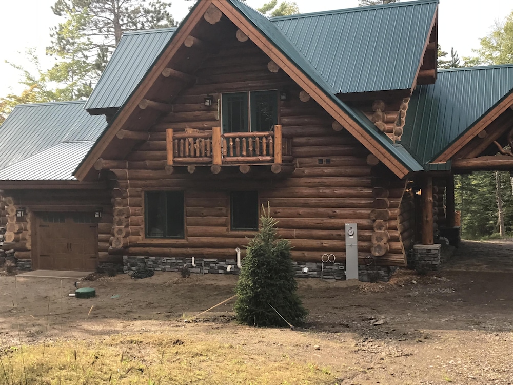 Luxury Custom Built Log Cabin With Indoor Pool And Spa On Lake