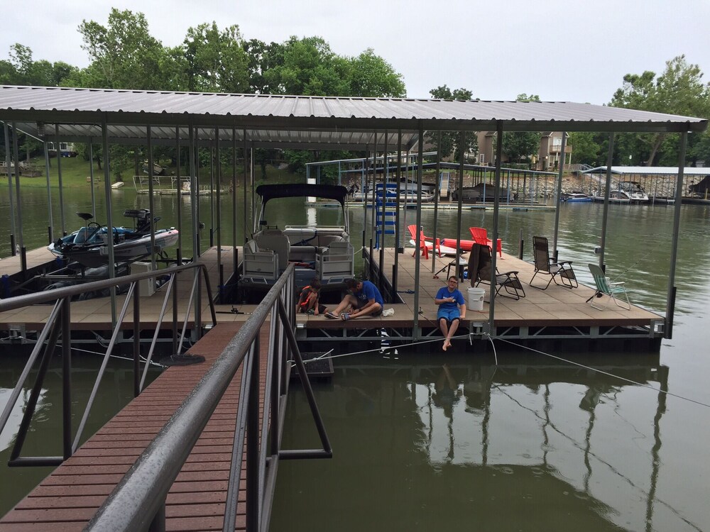 MONKEY ISLAND! NEW DOCK ! Monkey Island Vrbo