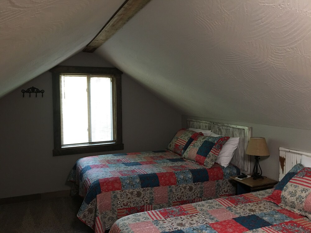 3 Fall Creek Cabins 1 mile from Lake Norfork and Mtn. Home Ar