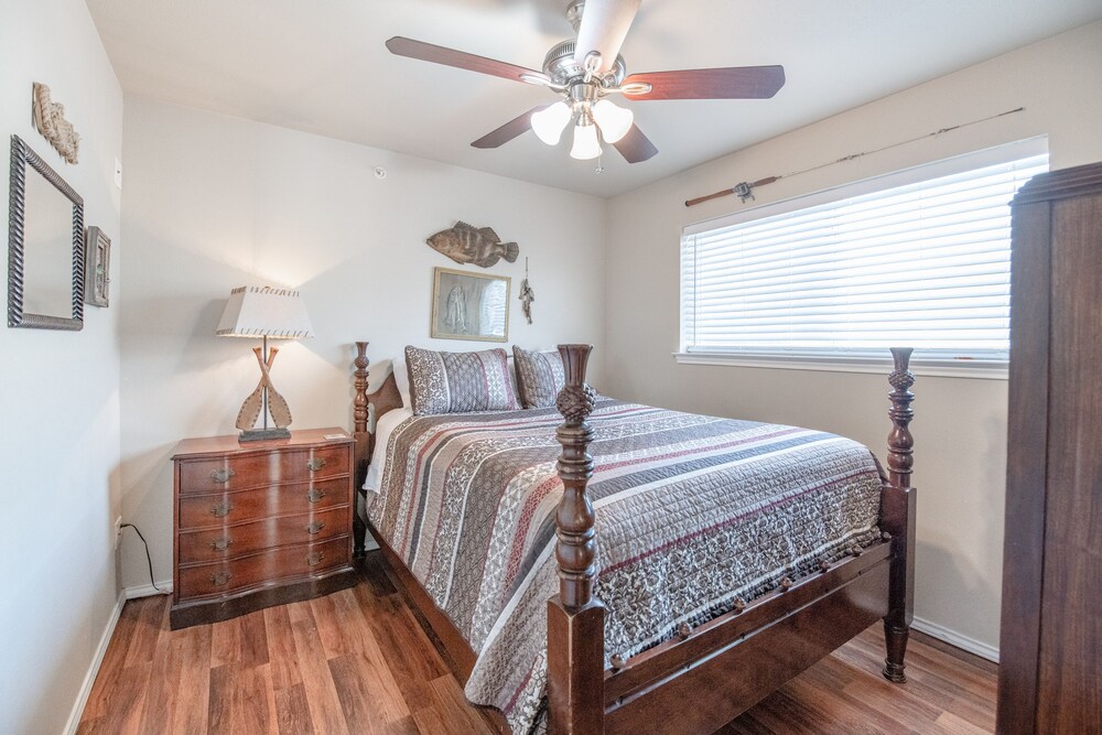 POOLSIDE PARADISE!! WATERWHEEL CONDO 2 POOLS/4 HOT TUBS/Guadalupe RIVER