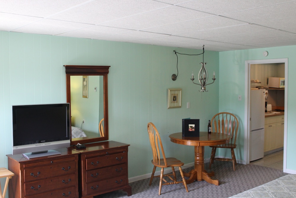 Catskill Seasons Inn in Shandaken Best Rates & Deals on Orbitz