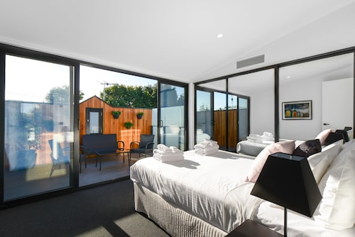 Serviced Apartments Port Melbourne Au 172 Holiday Boutique Stays County Down Port Melbourne