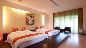 Premium bedding, down comforters, in-room safe, individually decorated